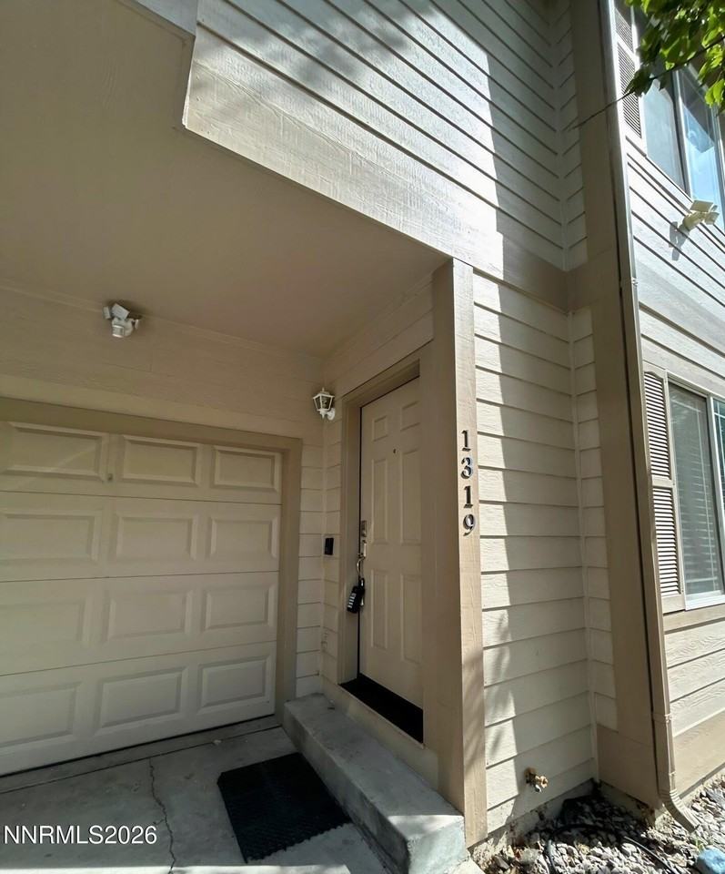 1319 Powell Ln