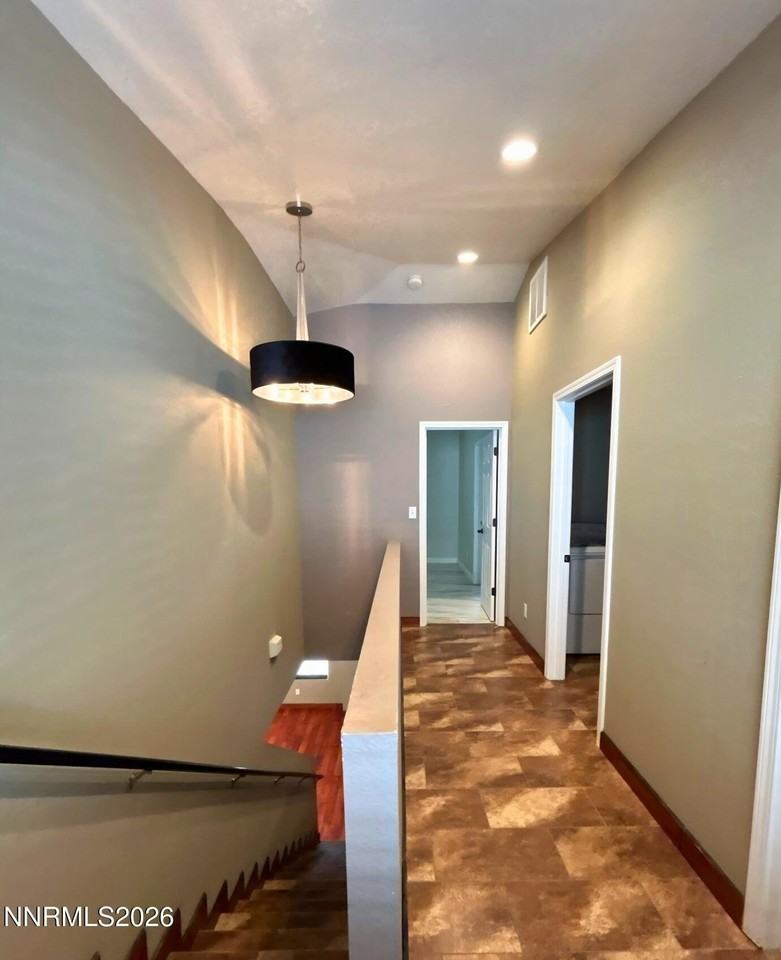 1319 Powell Ln - Photo 6 of 17