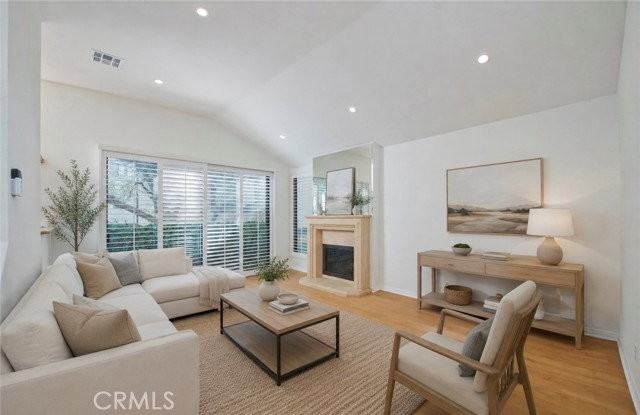 5757 Owensmouth Ave #20 - Photo 2 of 8