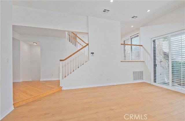 5757 Owensmouth Ave #20 - Photo 4 of 8