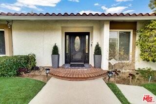 10467 Oakdale Ave - Photo 3 of 8