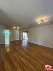 7359 Amestoy Ave - Photo 6 of 8