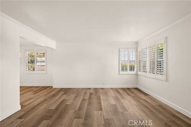 736 N Evergreen St - Photo 3 of 8