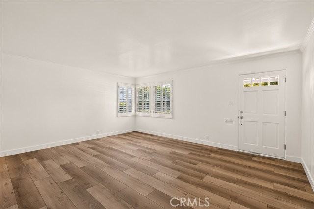 736 N Evergreen St - Photo 4 of 8
