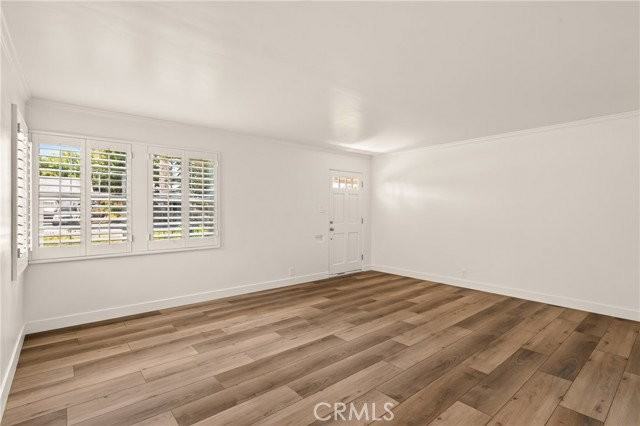 736 N Evergreen St - Photo 5 of 8
