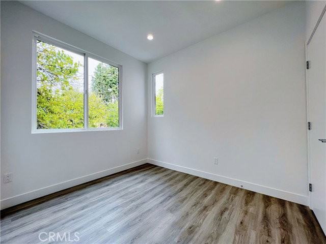 95 Harkness Ave - Photo 5 of 6