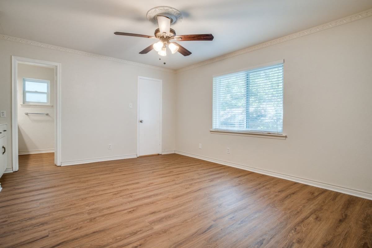 604 N Young Blvd - Photo 4 of 13