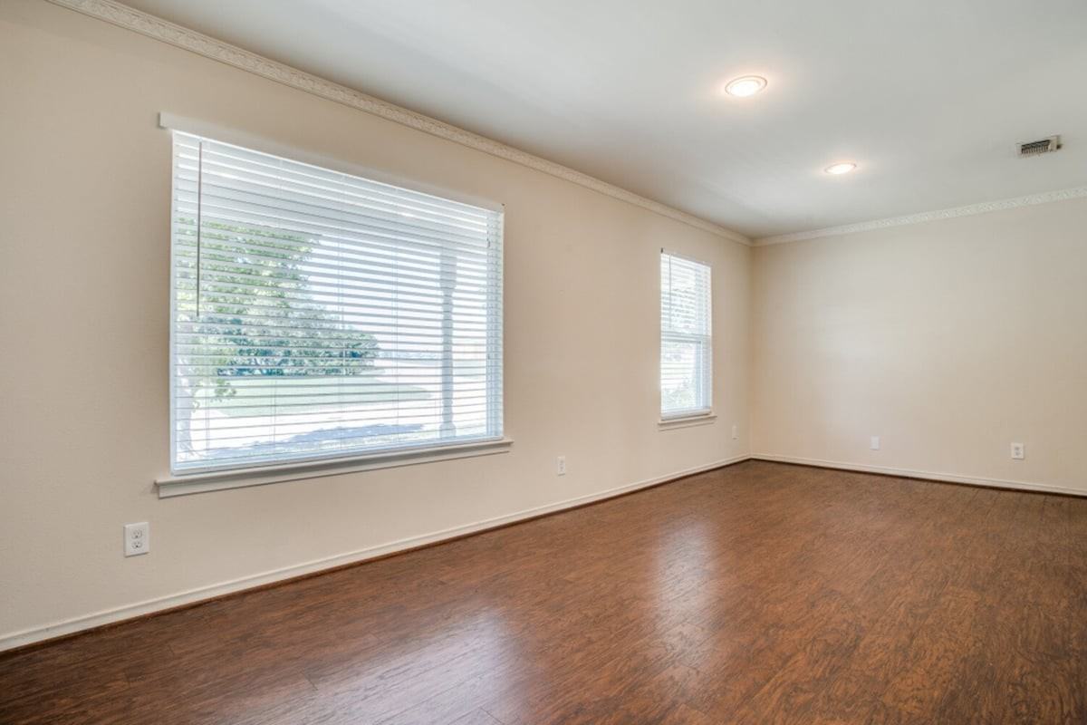 604 N Young Blvd - Photo 5 of 13
