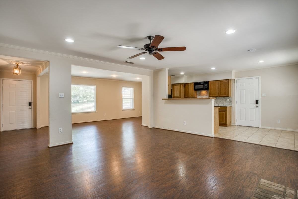 604 N Young Blvd - Photo 6 of 13