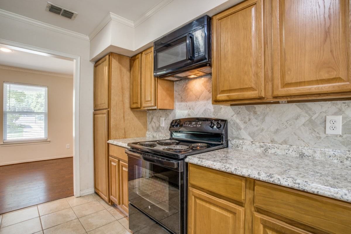 604 N Young Blvd - Photo 7 of 13