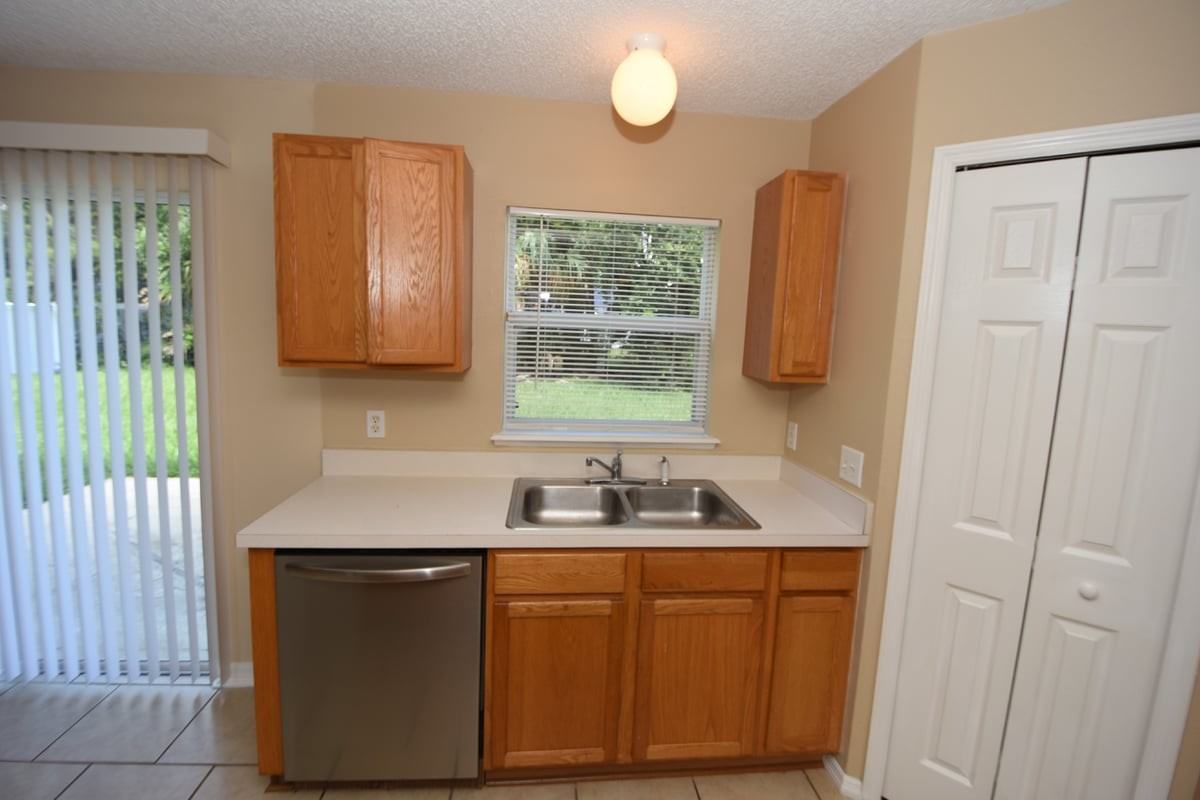 27 Riverdale Ln - Photo 3 of 31