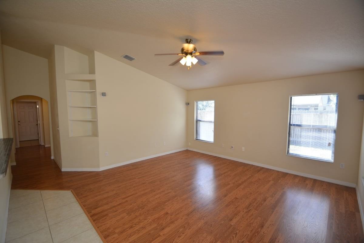 31 Port Royal Dr - Photo 3 of 18