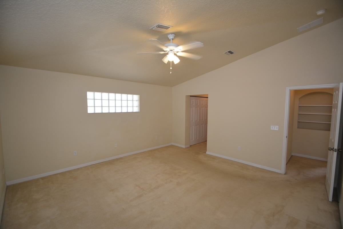 31 Port Royal Dr - Photo 5 of 18