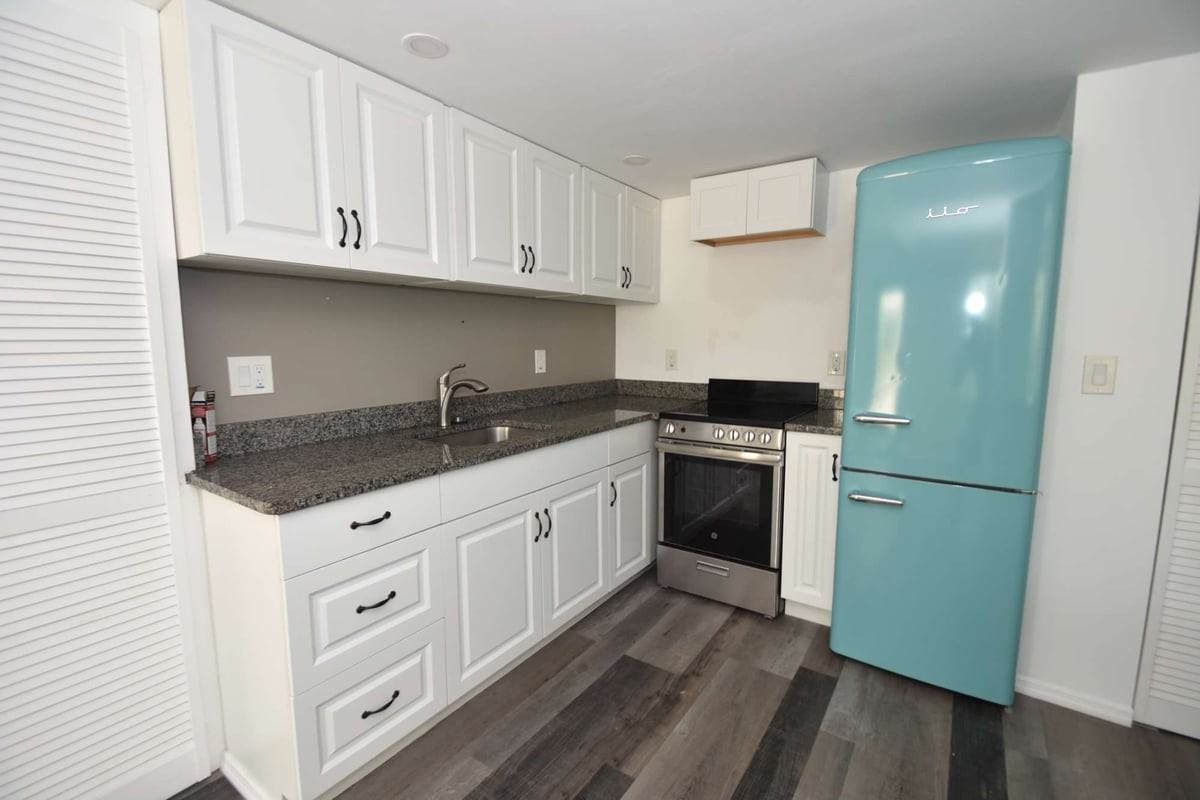 403 N Oleander Ave - Photo 3 of 27