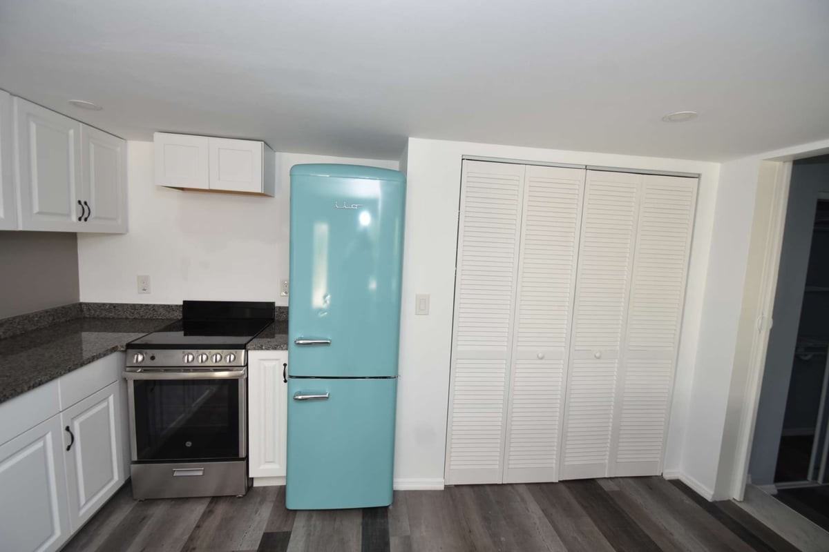 403 N Oleander Ave - Photo 4 of 27