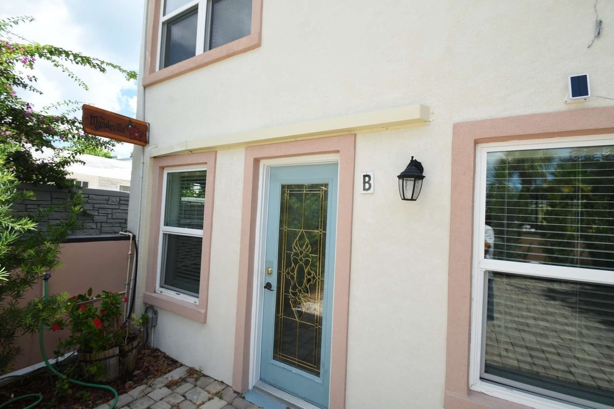 403 N Oleander Ave #B - Photo 2 of 26