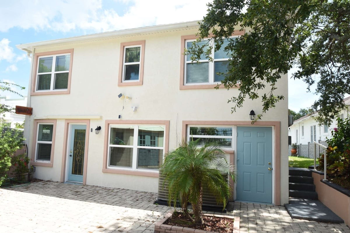 403 N Oleander Ave #B - Photo 3 of 26