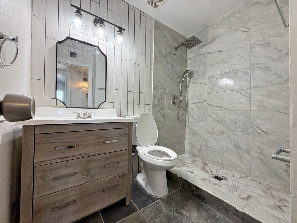 5220 W Lynwood St - Photo 3 of 13