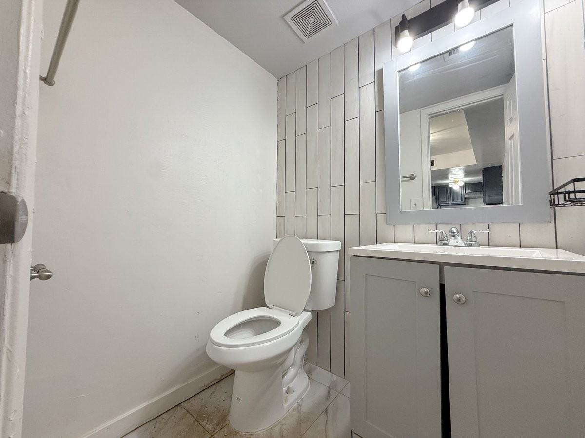 5220 W Lynwood St - Photo 7 of 13
