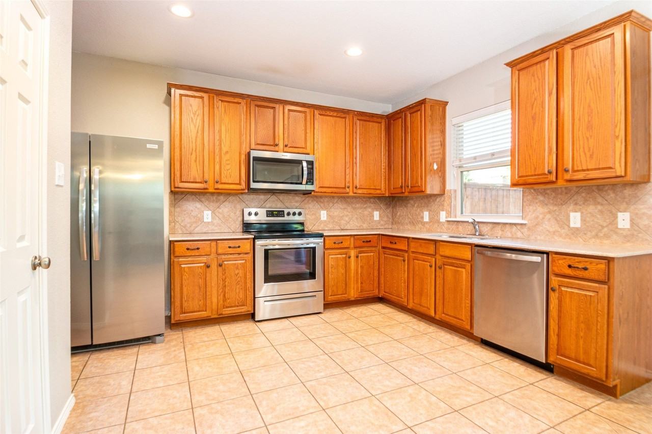 3904 Ironstone Ln - Photo 3 of 18