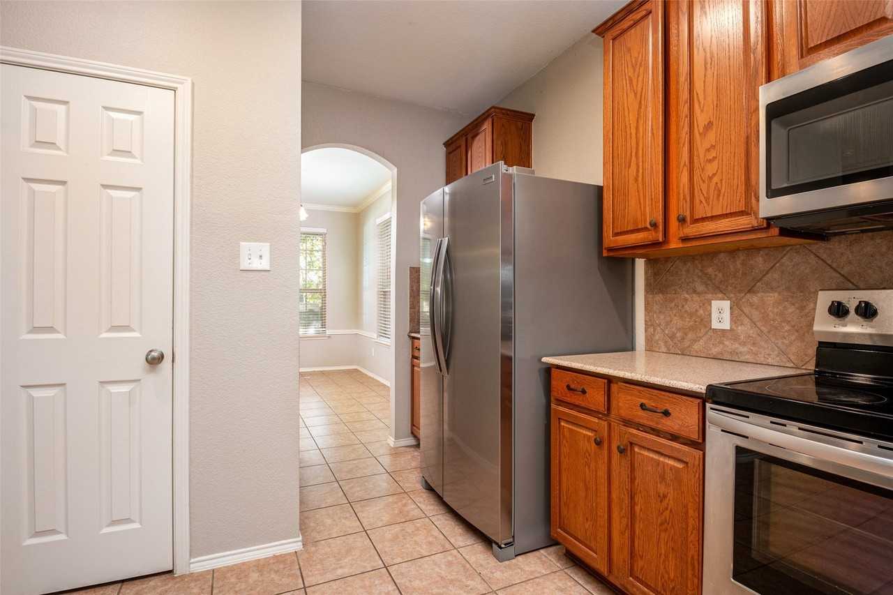 3904 Ironstone Ln - Photo 4 of 18
