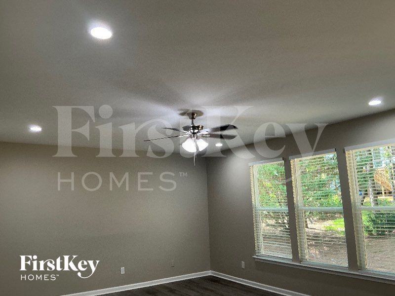 1223 Arbor Greene Dr - Photo 2 of 10