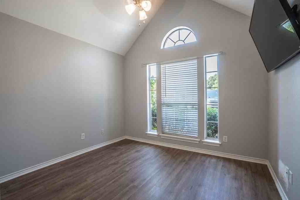 360 Cindy St S - Photo 6 of 18