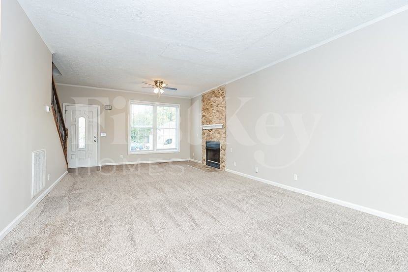 1629 Comanche Run - Photo 2 of 15