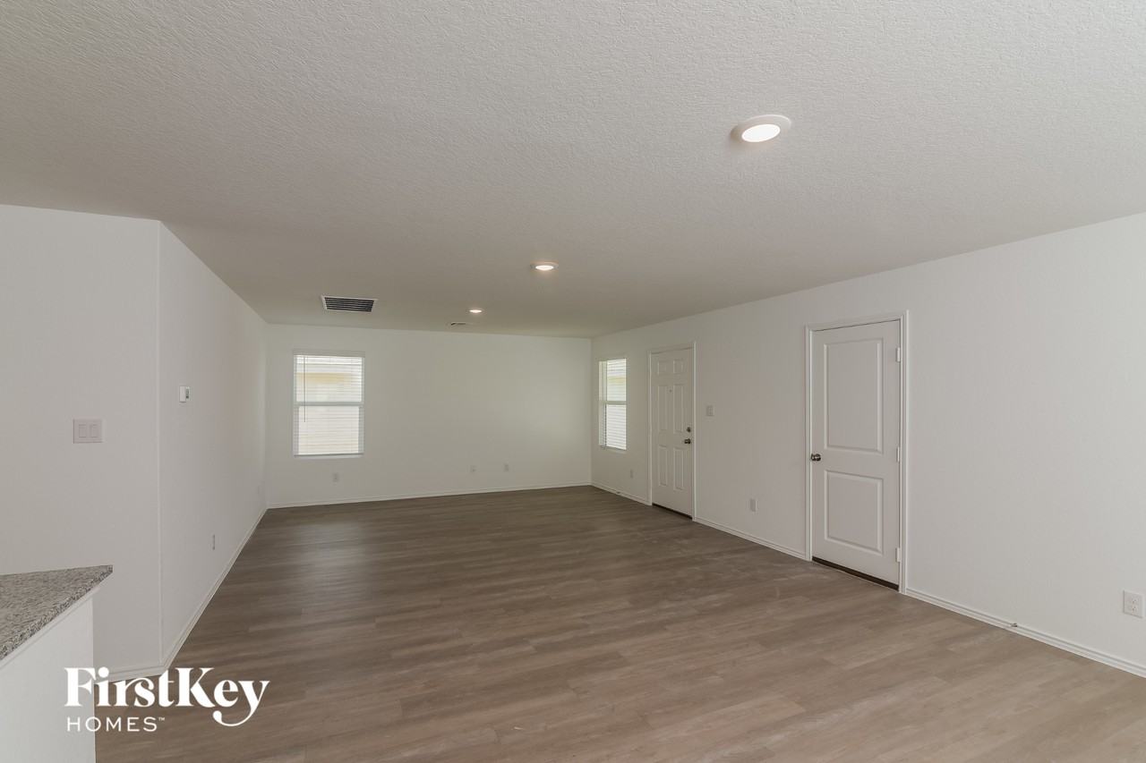 10214 Devon Wheel St - Photo 4 of 15