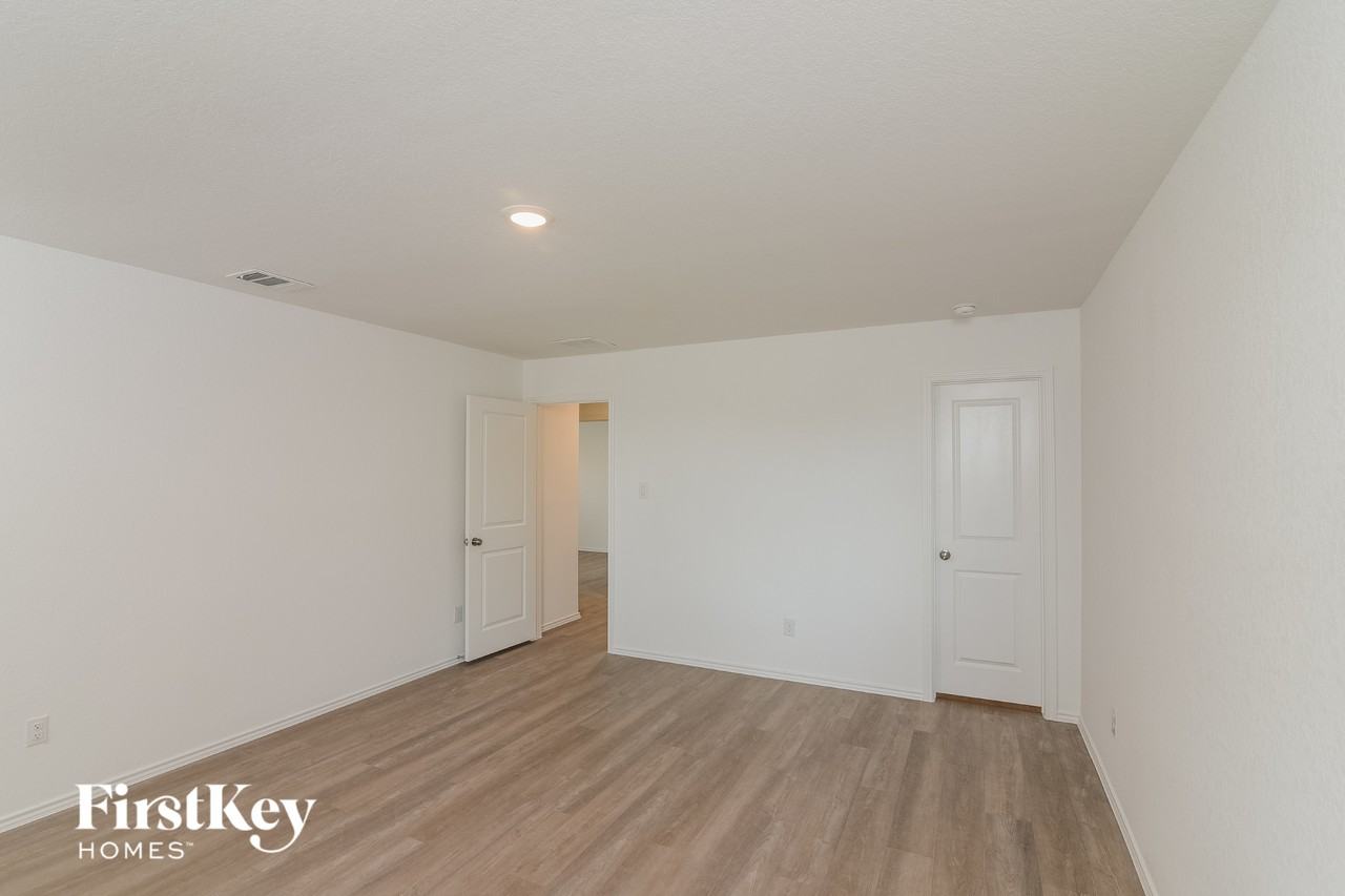 10214 Devon Wheel St - Photo 7 of 15