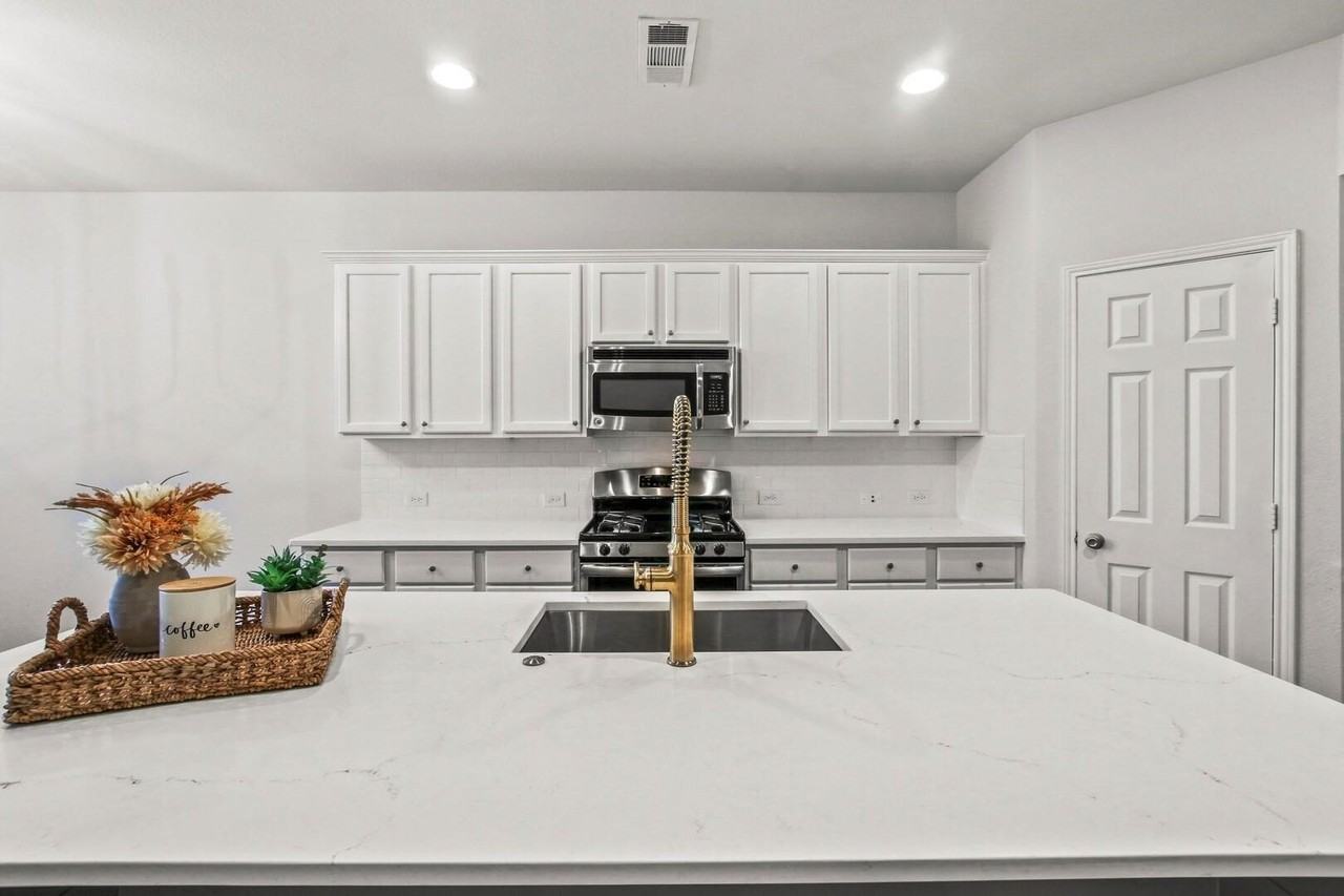 4408 Switchgrass St - Photo 3 of 33