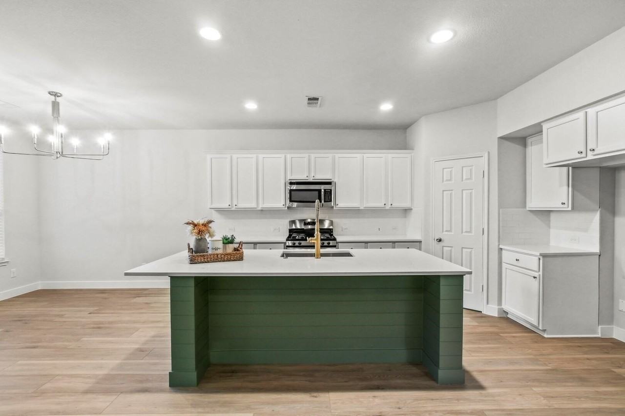 4408 Switchgrass St - Photo 6 of 33