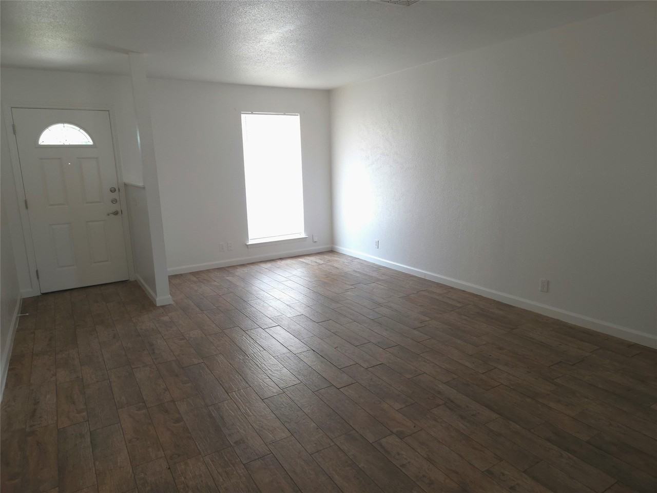 5913 Whispering Ln - Photo 3 of 11