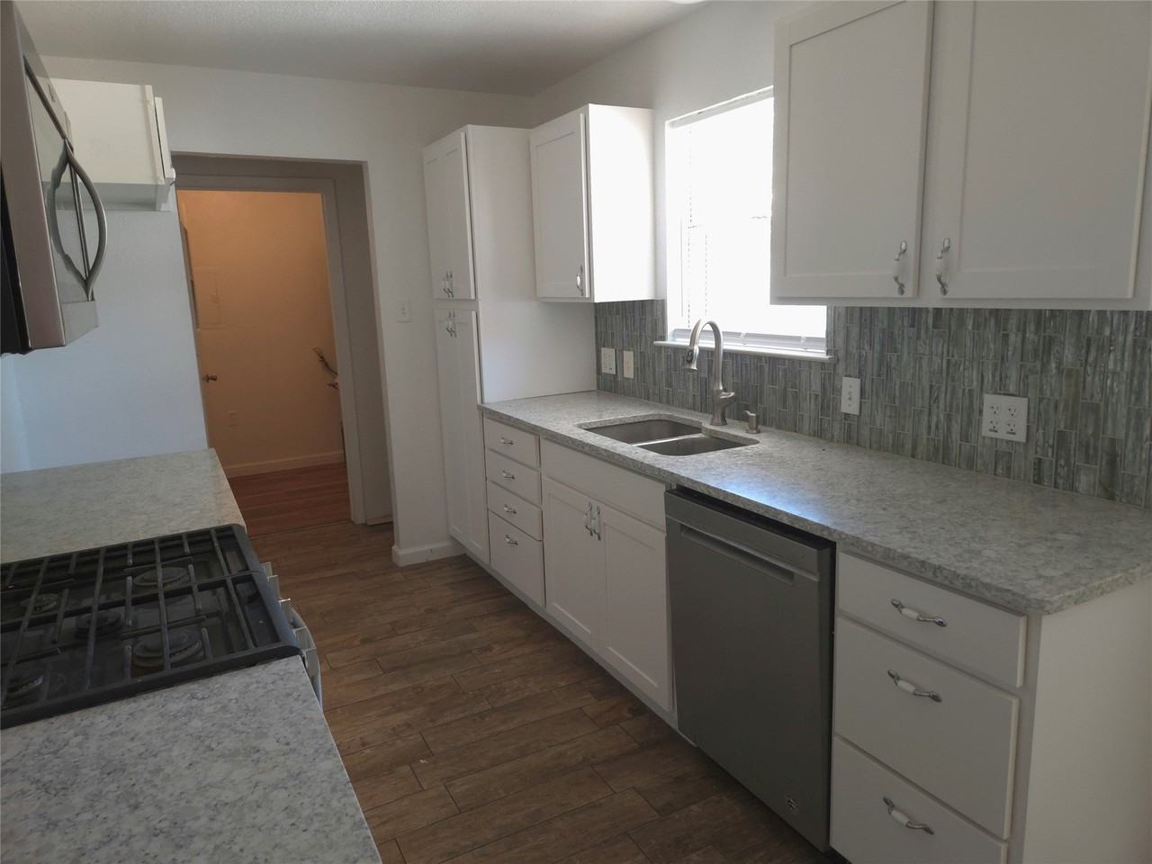 5913 Whispering Ln - Photo 4 of 11