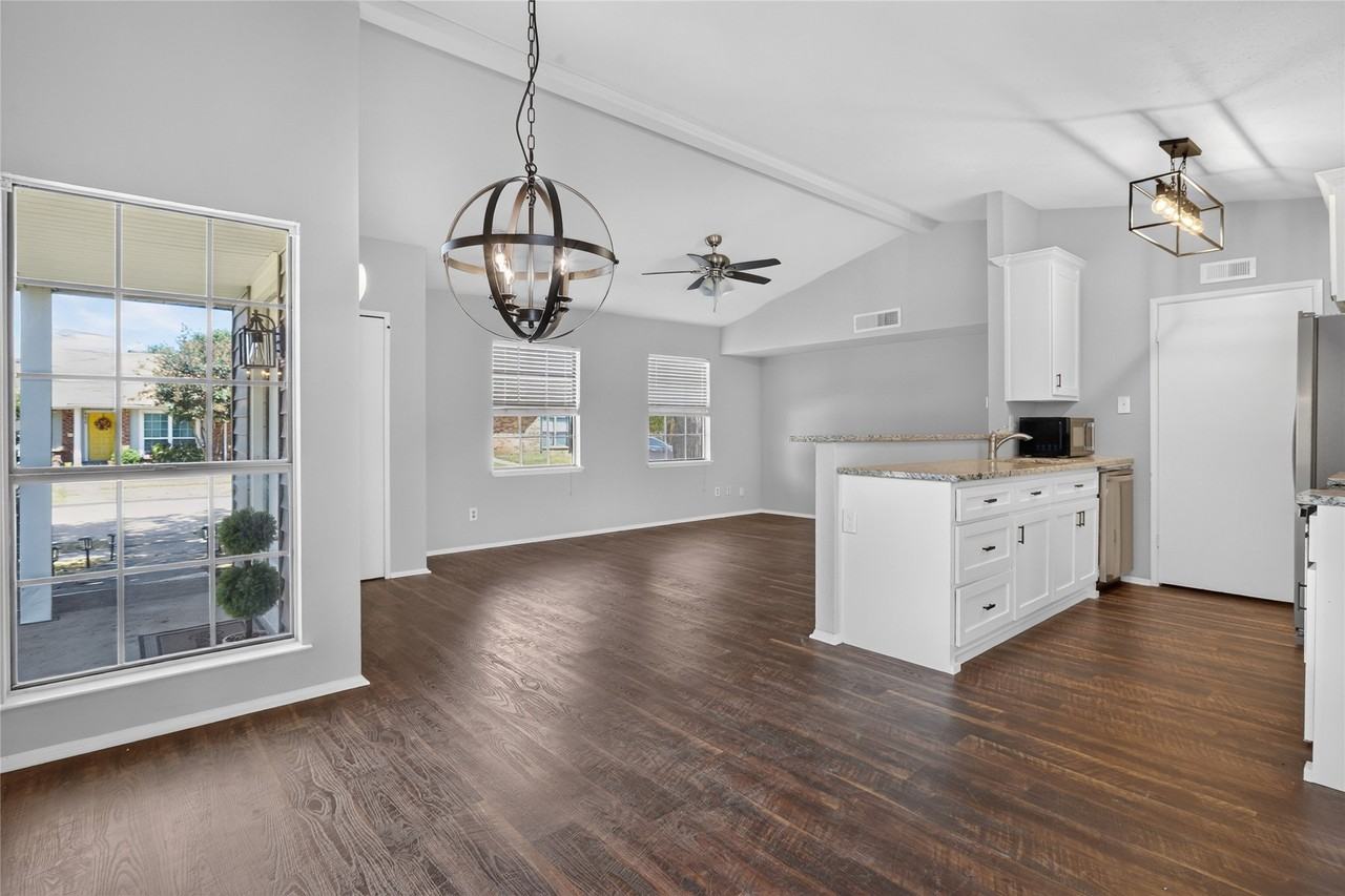 4625 Chapman St - Photo 4 of 33
