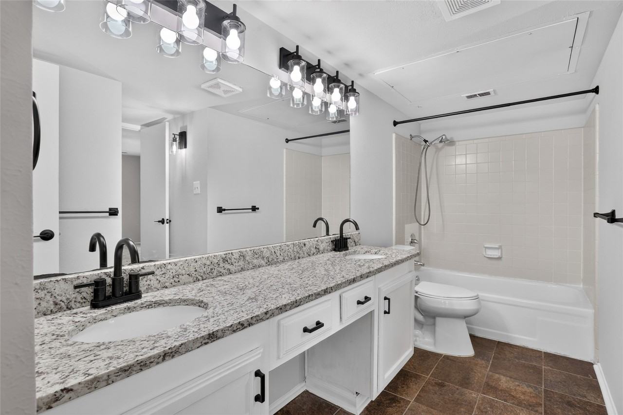 4625 Chapman St - Photo 6 of 33