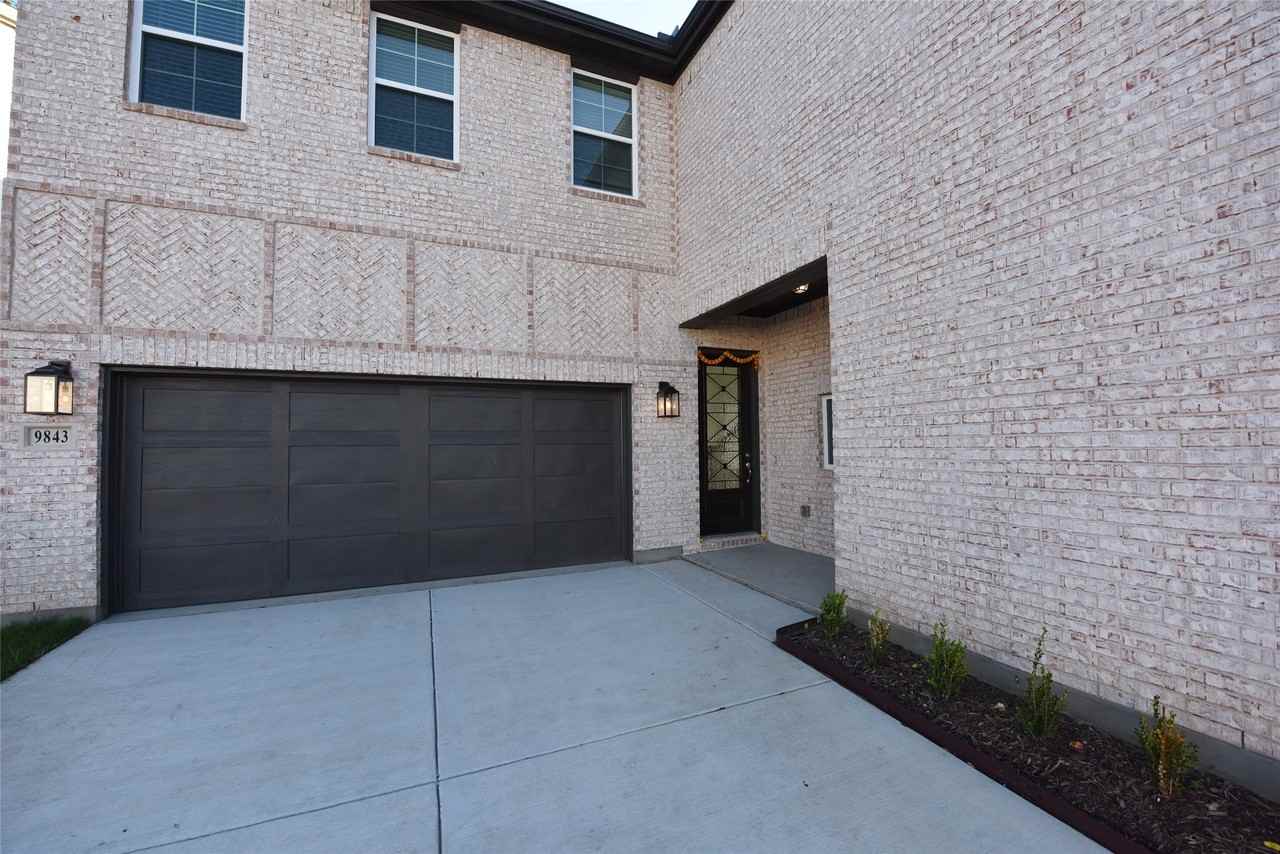9843 Romo St - Photo 3 of 28