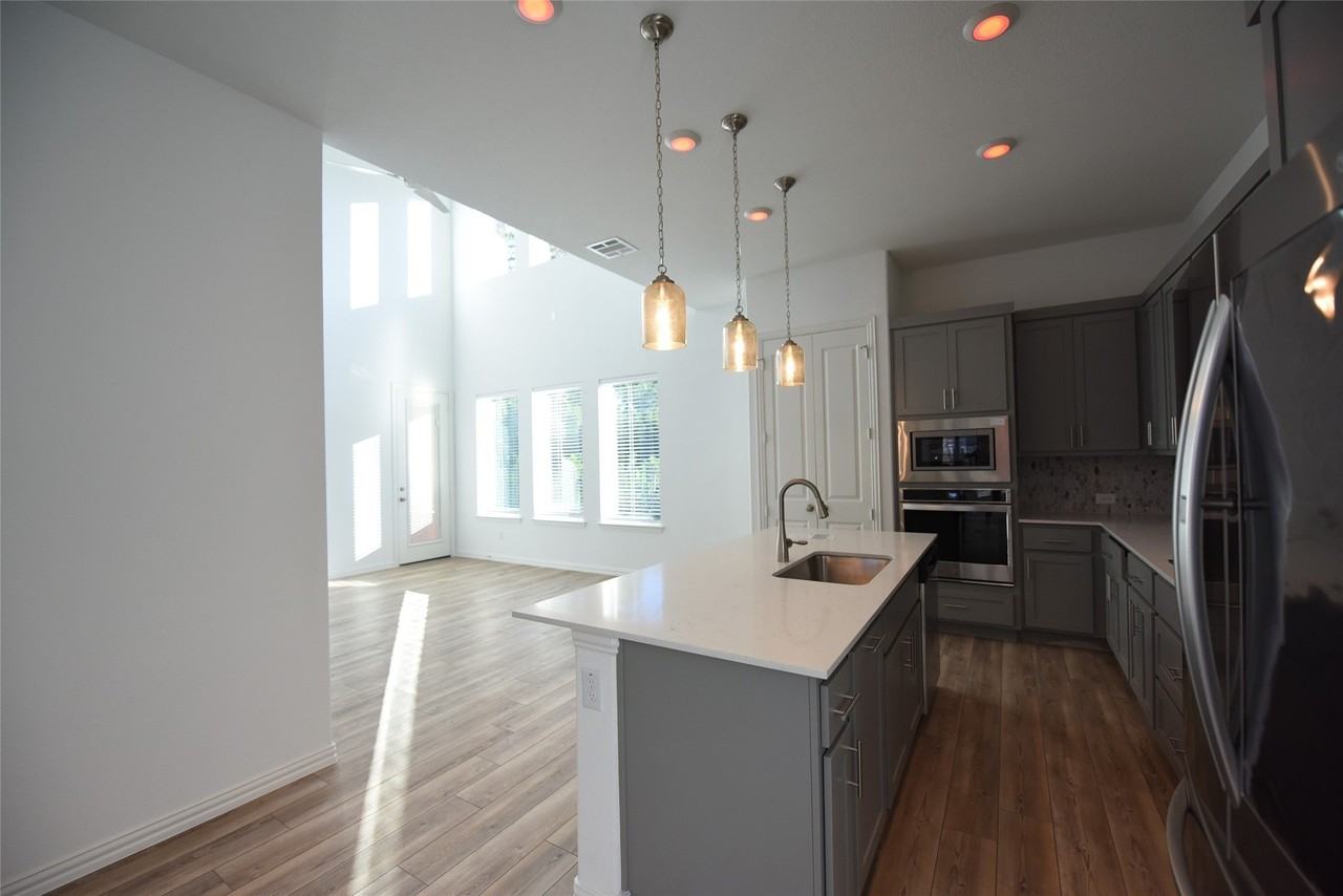 9843 Romo St - Photo 6 of 28