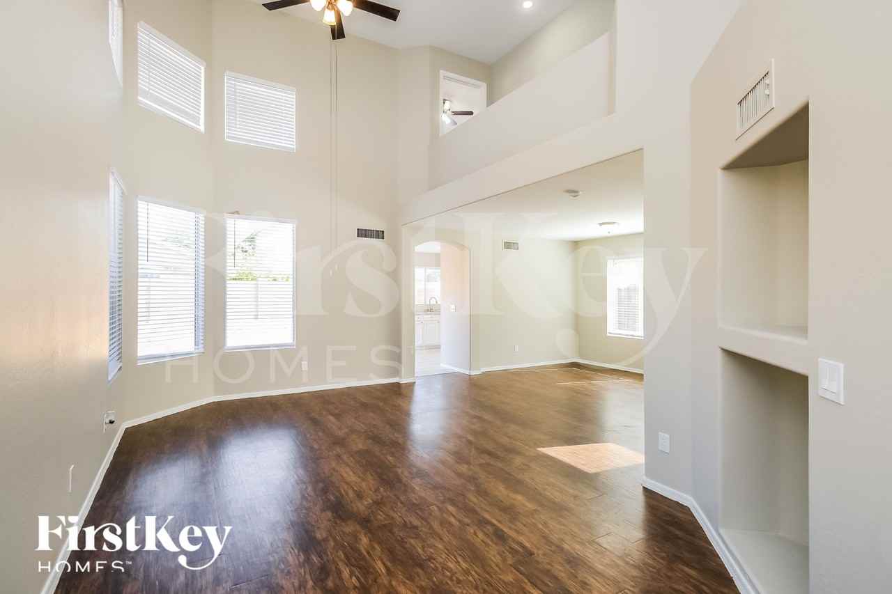 4332 E Windsong Dr - Photo 2 of 15