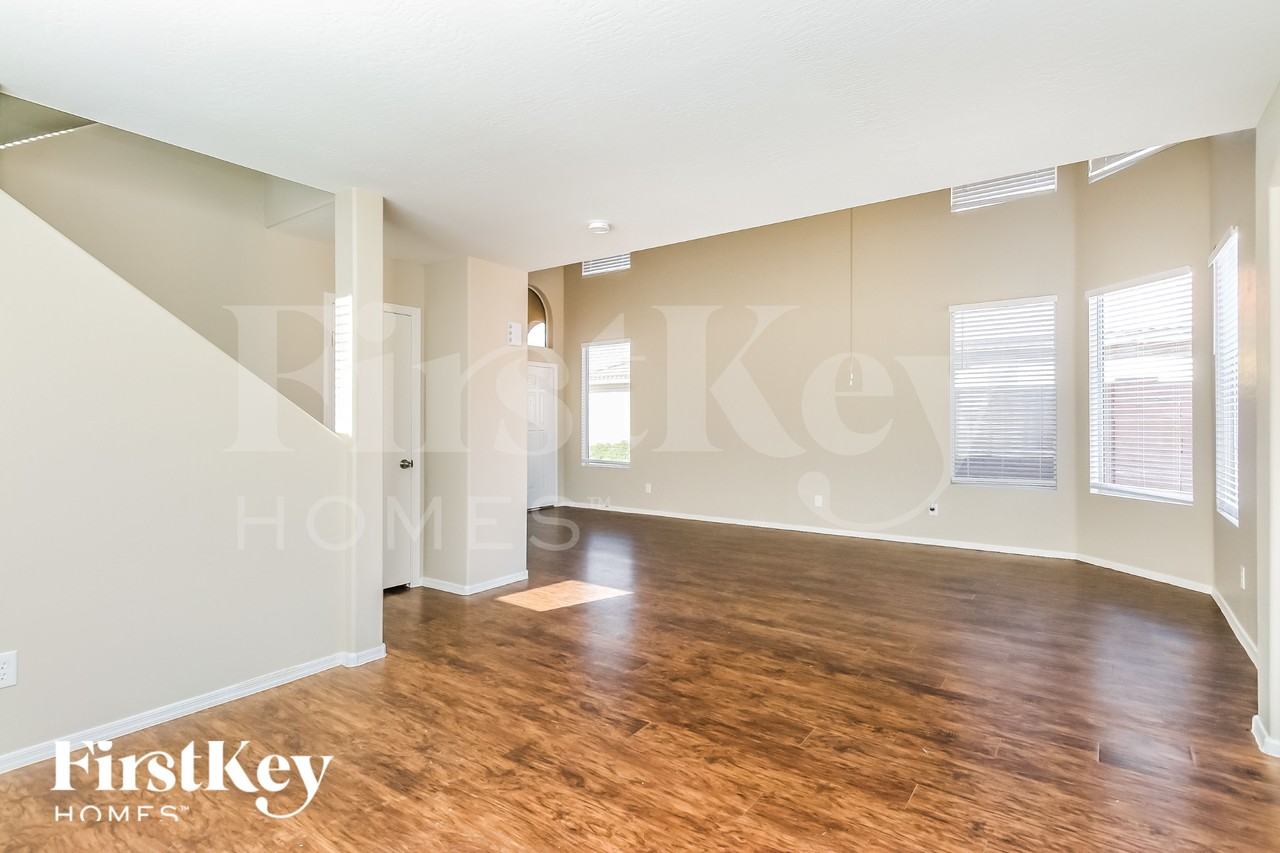 4332 E Windsong Dr - Photo 3 of 15
