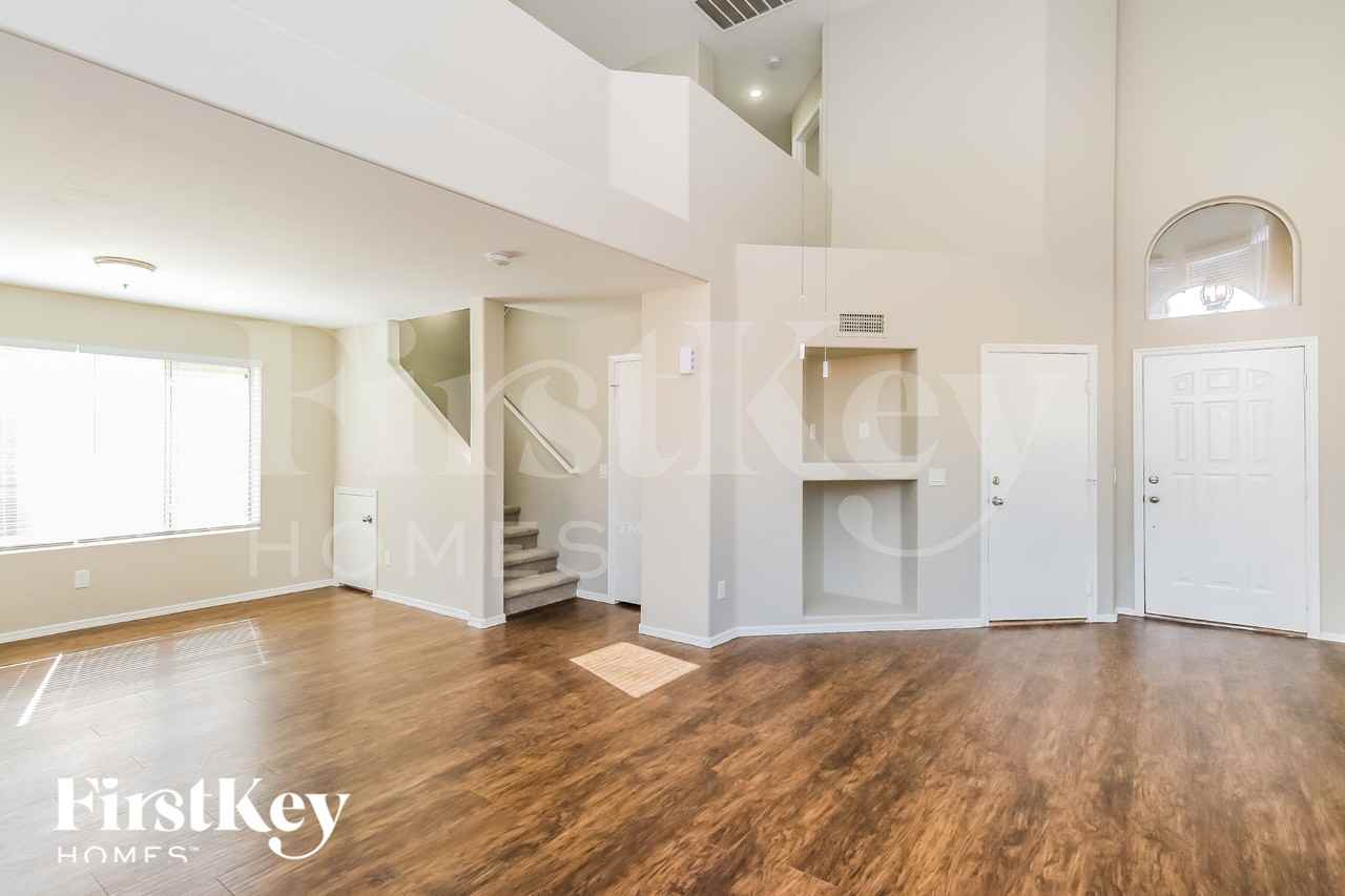 4332 E Windsong Dr - Photo 4 of 15