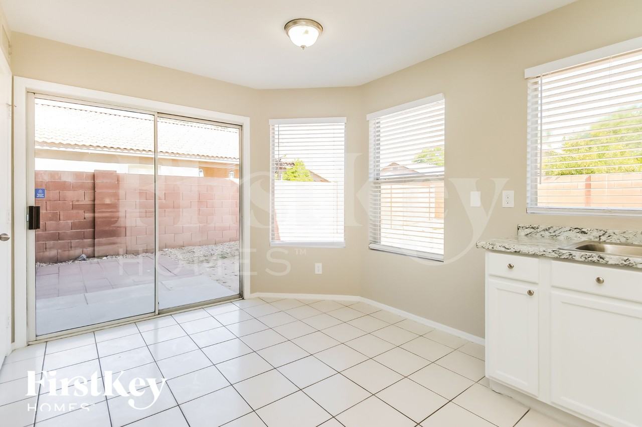 4332 E Windsong Dr - Photo 5 of 15