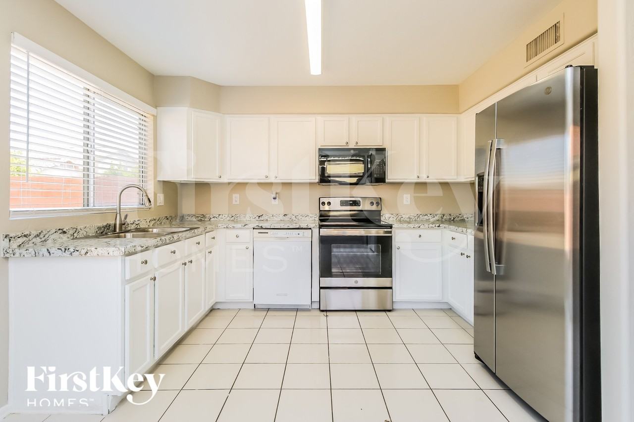 4332 E Windsong Dr - Photo 6 of 15