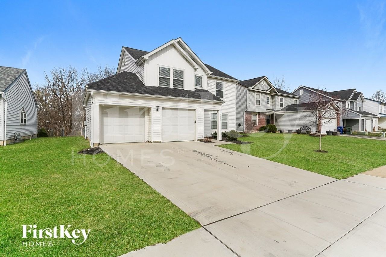 1691 Eastbrook Dr N - Photo 2 of 16