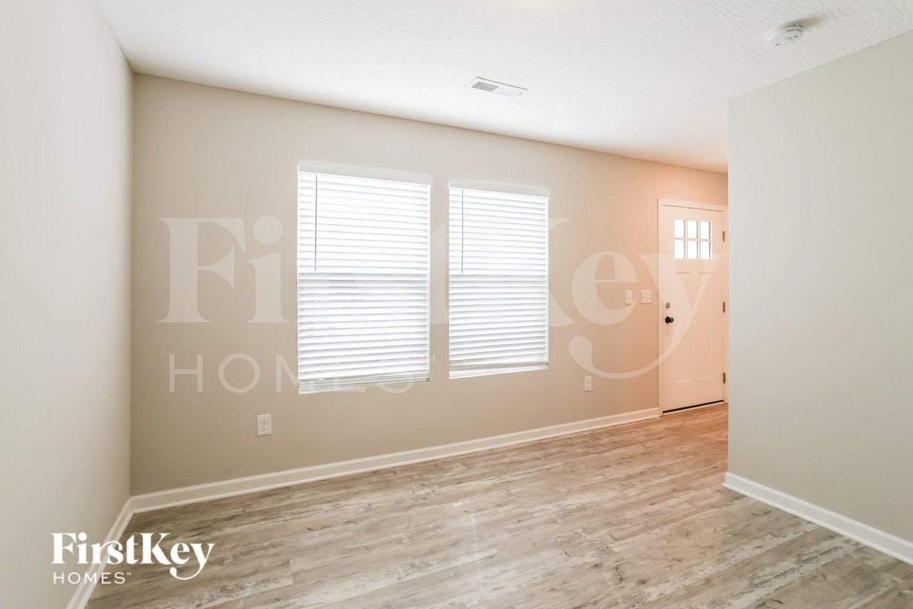 1691 Eastbrook Dr N - Photo 5 of 16