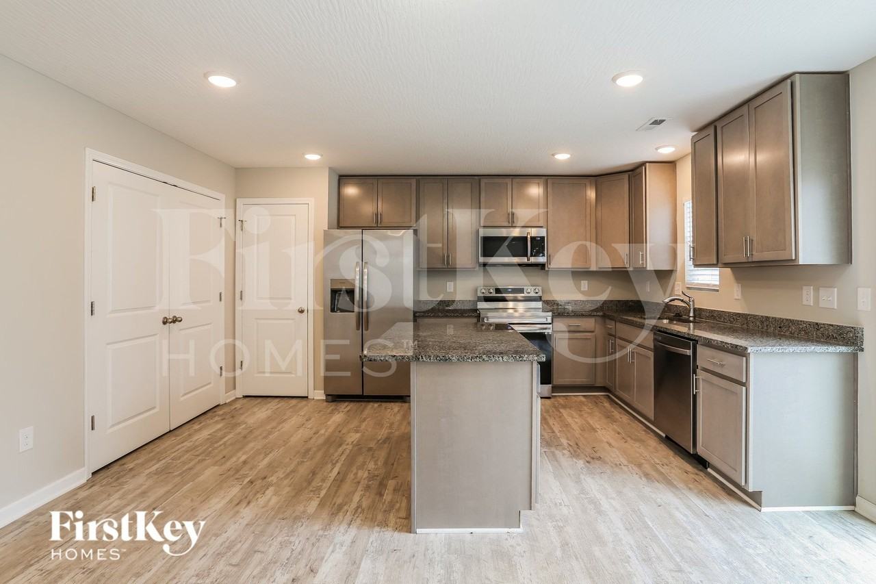 1691 Eastbrook Dr N - Photo 6 of 16
