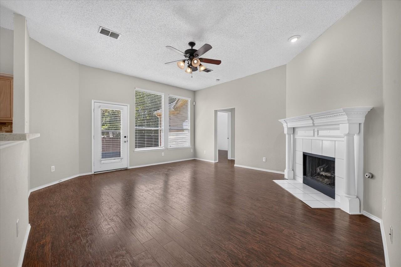 1424 Mayflower Ln - Photo 7 of 18