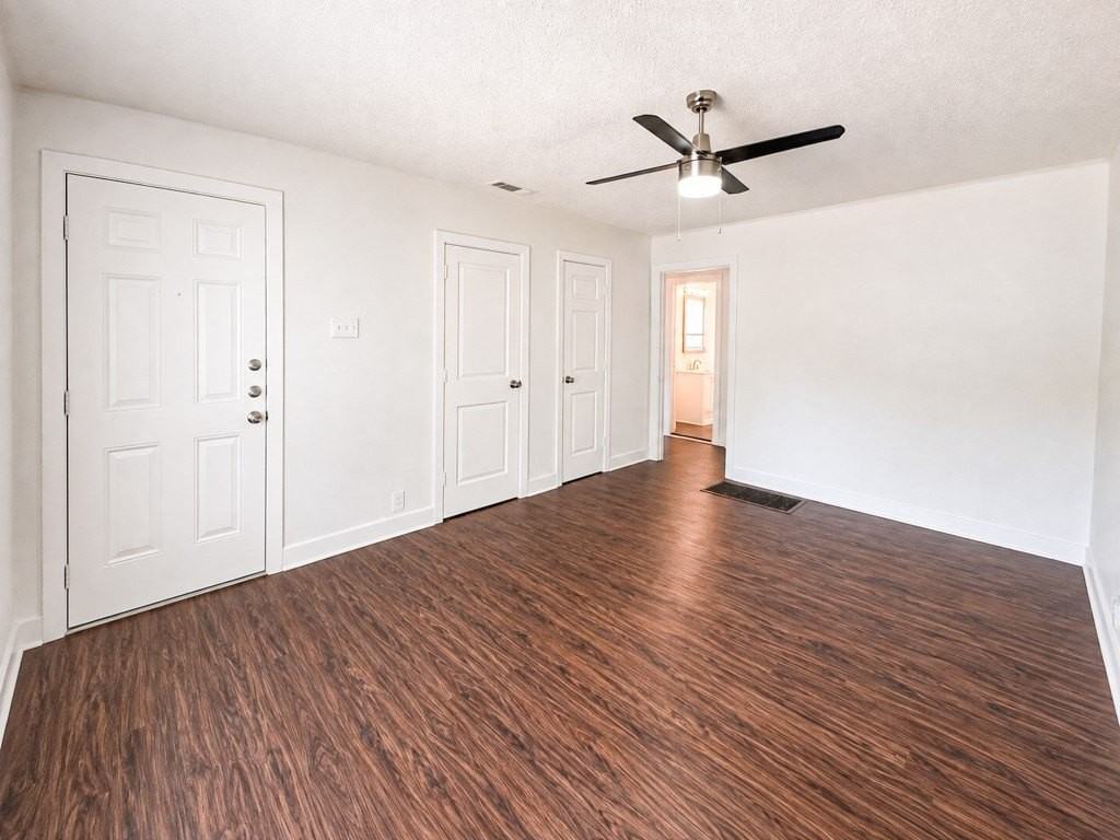 6710 Petain Ave - Photo 3 of 14