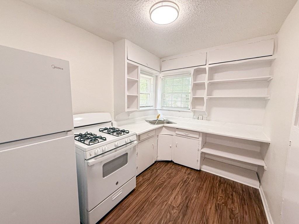 6710 Petain Ave - Photo 6 of 14
