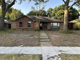 featured image of 1401 Marigold Dr